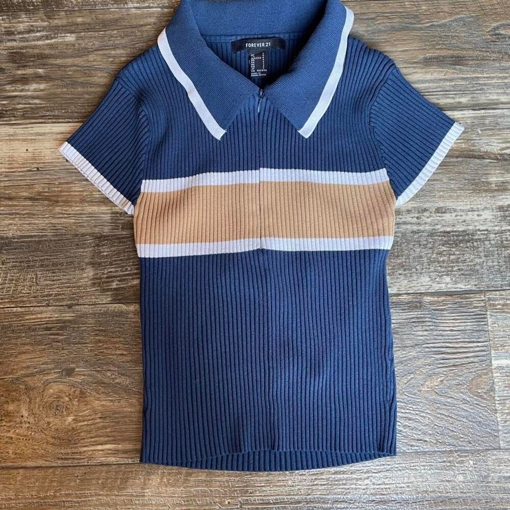 Fitted ribbed navy shirt with open back